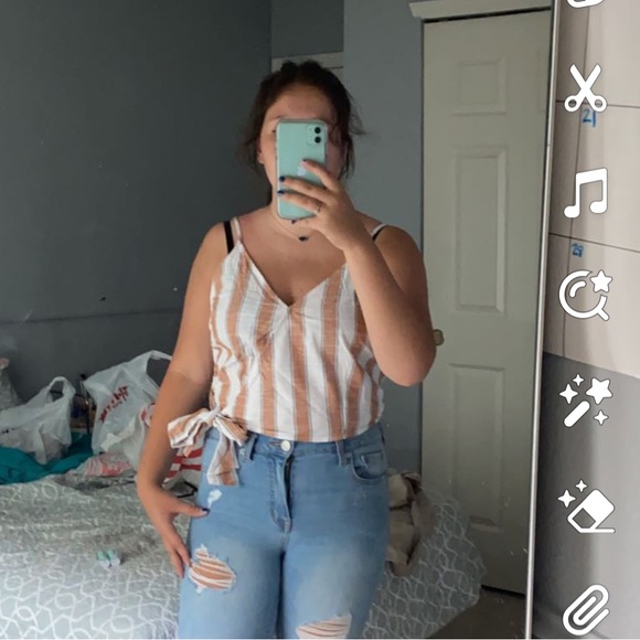 Striped tank top crop top with a tie at the side - Picture 3 of 3